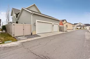 2052 W Phillips St, Kaysville, UT 84037 - Photo 31
