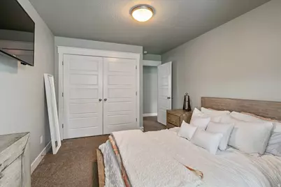 2052 W Phillips St, Kaysville, UT 84037 - Photo 25