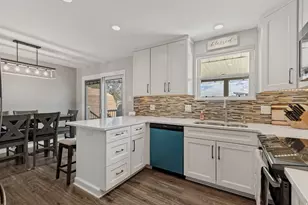 1102 E Sleepy Hollow Ln S, Sandy, UT 84094 - Photo 9
