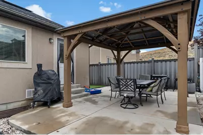 7555 N Pinecone Rd, Eagle Mountain, UT 84005 - Photo 31