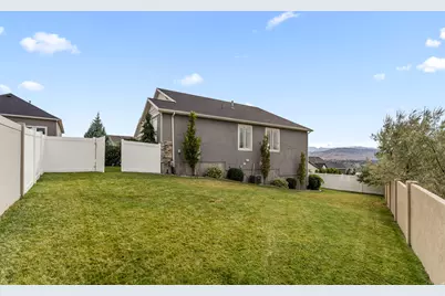 614 W Regent Garden Ln, Bluffdale, UT 84065 - Photo 37