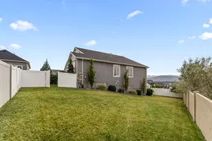 614 W Regent Garden Ln, Bluffdale, UT 84065 - Photo 37