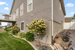 614 W Regent Garden Ln, Bluffdale, UT 84065 - Photo 39