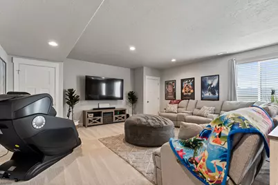 614 W Regent Garden Ln, Bluffdale, UT 84065 - Photo 31