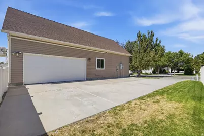 303 Durocher Ln, Tooele, UT 84074 - Photo 5