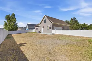 303 Durocher Ln, Tooele, UT 84074 - Photo 31