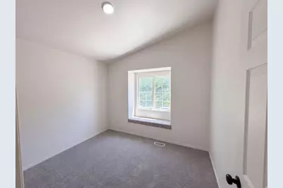 5569 S 3400 W, Roy, UT 84067 - Photo 9