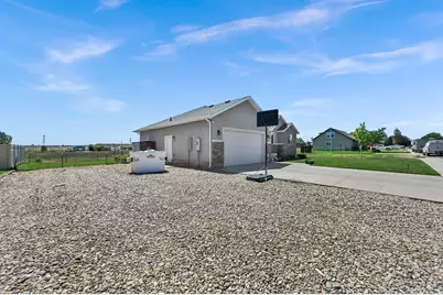 252 E 1875 S, Roosevelt, UT 84066 - Photo 3