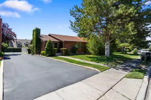 2424 E 4430 S, Holladay, UT 84124 - Photo 3