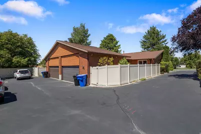 2424 E 4430 S, Holladay, UT 84124 - Photo 29