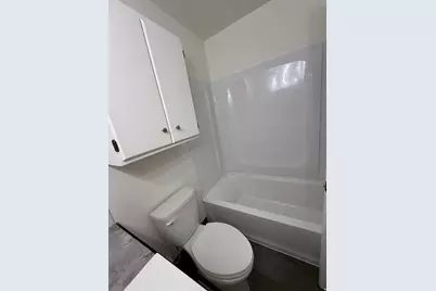 1870 E Cresthill S #UPSTR, Holladay, UT 84117 - Photo 11