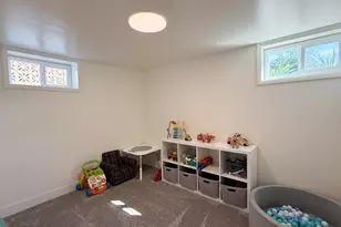 4629 S 200 W, Washington Terrace, UT 84405 - Photo 17