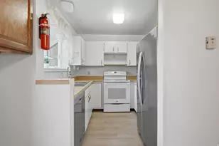5647 S Park Pl E, Holladay, UT 84121 - Photo 9