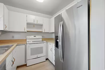 5647 S Park Pl E, Holladay, UT 84121 - Photo 11