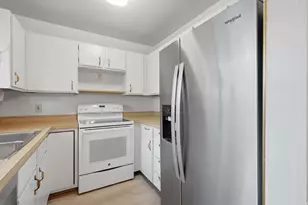 5647 S Park Pl E, Holladay, UT 84121 - Photo 11
