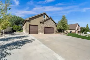 15596 S Broken Arrow Dr W, Bluffdale, UT 84065 - Photo 3