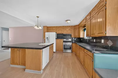 2183 Gregory Ave, Riverton, UT 84065 - Photo 9