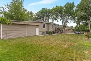 7155 S Brookhill Dr, Cottonwood Heights, UT 84121 - Photo 25