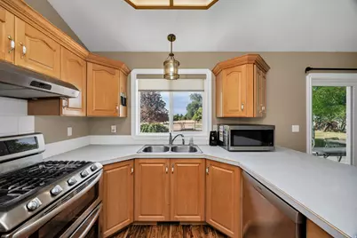 584 W 300 N, Hyrum, UT 84319 - Photo 11