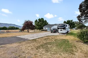584 W 300 N, Hyrum, UT 84319 - Photo 3