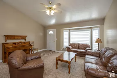 584 W 300 N, Hyrum, UT 84319 - Photo 9