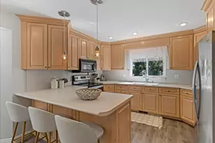 2047 E Village Point Way, Sandy, UT 84093 - Photo 9