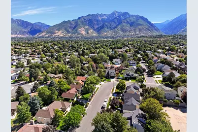 2047 E Village Point Way, Sandy, UT 84093 - Photo 15