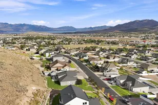 2417 E Patriot Dr, Eagle Mountain, UT 84005 - Photo 17