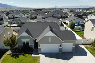 1422 E Lowe Peak Dr, Eagle Mountain, UT 84005 - Photo 33