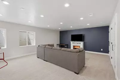 1422 E Lowe Peak Dr, Eagle Mountain, UT 84005 - Photo 23