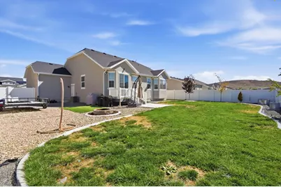 1422 E Lowe Peak Dr, Eagle Mountain, UT 84005 - Photo 31