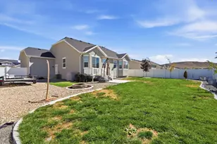 1422 E Lowe Peak Dr, Eagle Mountain, UT 84005 - Photo 31