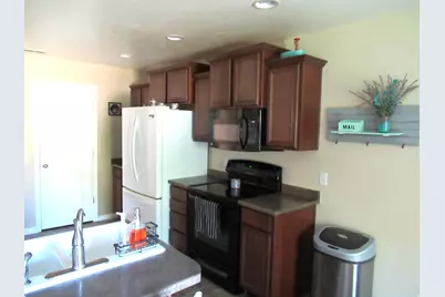 1624 N Hollyhock Cir W, Farmington, UT 84025 - Photo 7