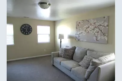 1624 N Hollyhock Cir W, Farmington, UT 84025 - Photo 3