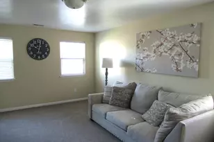 1624 N Hollyhock Cir W, Farmington, UT 84025 - Photo 3