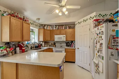1124 S 925 W, Woods Cross, UT 84087 - Photo 17