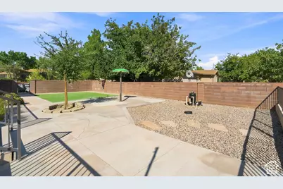 509 W Damascus Dr, Bloomington, UT 84790 - Photo 29