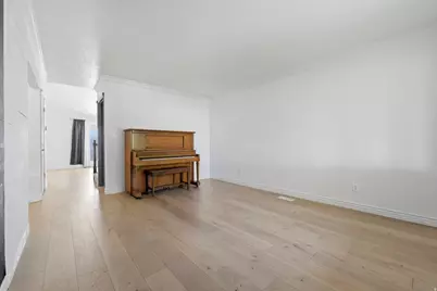 1922 S 100 E, Clearfield, UT 84015 - Photo 9