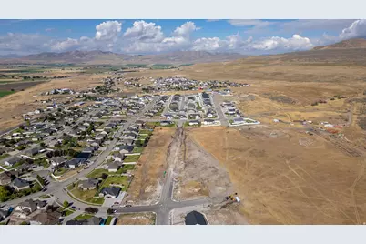 2533 W 1150 N #16, Tremonton, UT 84337 - Photo 11