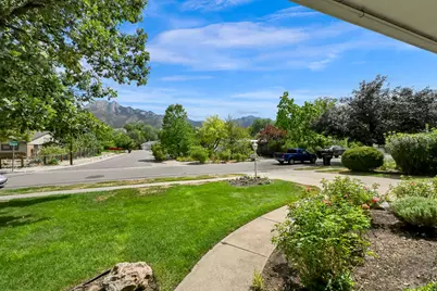 5714 S Laurelwood St, Holladay, UT 84121 - Photo 5