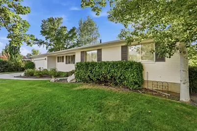 5714 S Laurelwood St, Holladay, UT 84121 - Photo 3