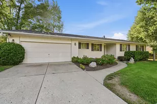 5714 S Laurelwood St, Holladay, UT 84121 - Photo 3