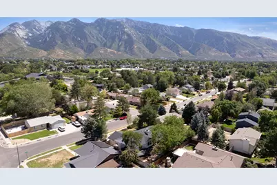 9828 S 2240 E, Sandy, UT 84092 - Photo 7