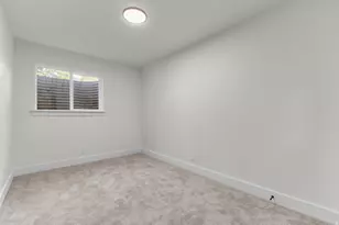 9828 S 2240 E, Sandy, UT 84092 - Photo 25