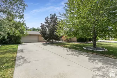 3704 E Brighton Point Dr S, Cottonwood Heights, UT 84121 - Photo 41