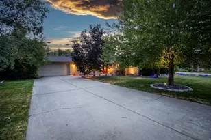 3704 E Brighton Point Dr S, Cottonwood Heights, UT 84121 - Photo 1