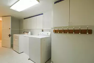 2466 S Highland Dr, Salt Lake City, UT 84106 - Photo 41