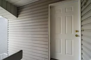 875 E Arrowhead Ln, Murray, UT 84107 - Photo 3