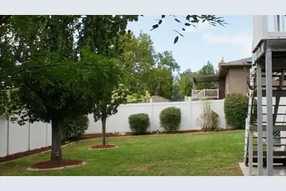 10344 South Eastdell Dr, Sandy, UT 84092 - Photo 11