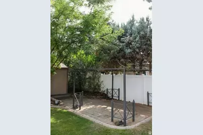 10344 South Eastdell Dr, Sandy, UT 84092 - Photo 15